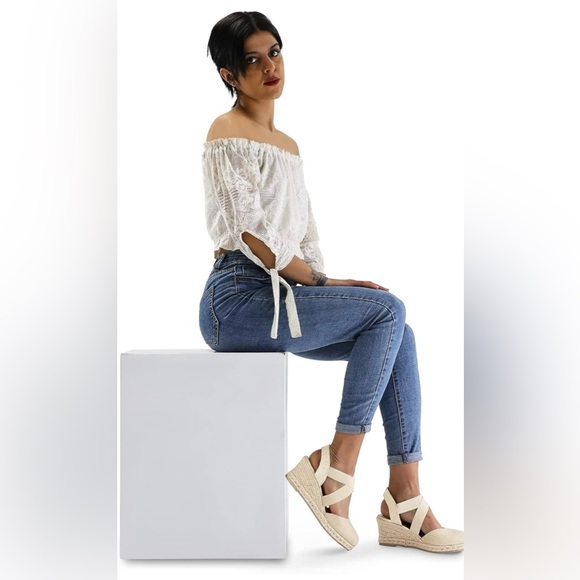 Women's Closed Toe Crisscross Elastic Ankle Strap Platform Espadrille Wedge - Picture 4 of 9